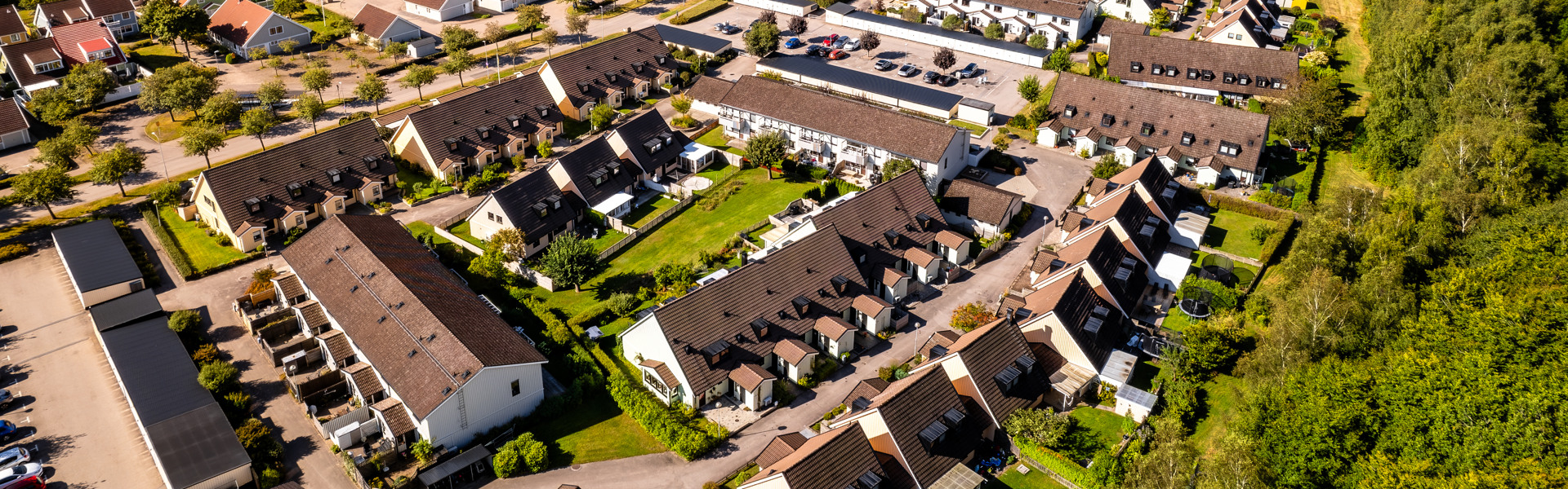 Ett fågelperspektiv av ett bostadsområde.