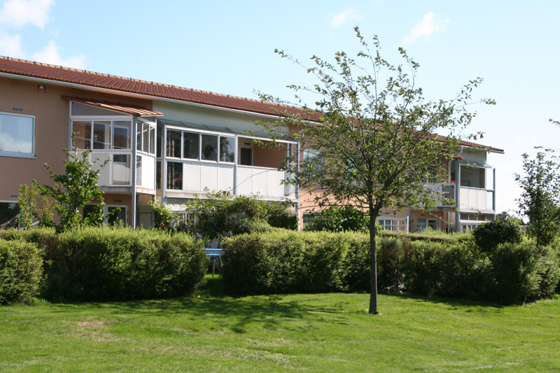 HFAB:s lägenheter på Keramik-, Mosaik-, Relief- och Skulpturplatsen på Bäckagård i Halmstad.